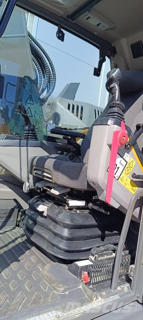 Volvo ECR235EL Excavatoare pe șenile
