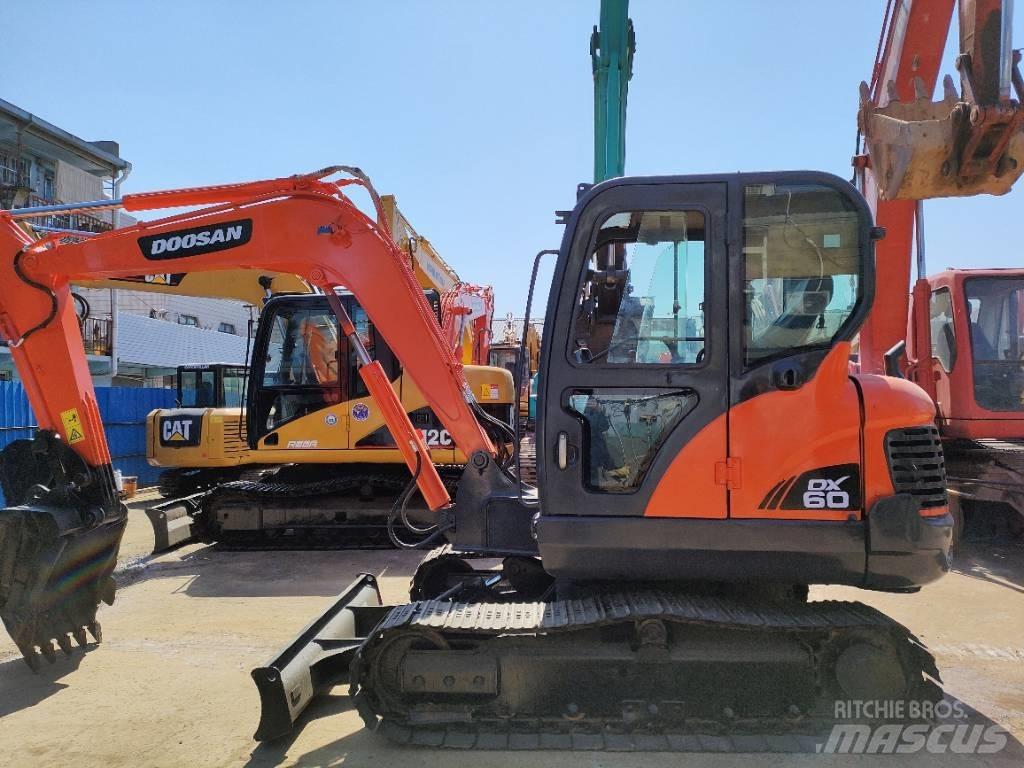 Doosan DX 60 Excavatoare pe șenile

