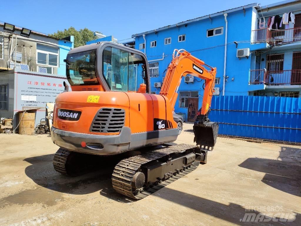 Doosan DX 60 Excavatoare pe șenile
