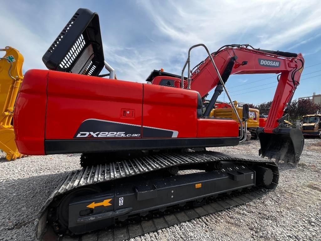 Doosan DX 225 Excavatoare pe șenile
