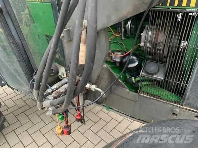 John Deere 2450 Tractoare