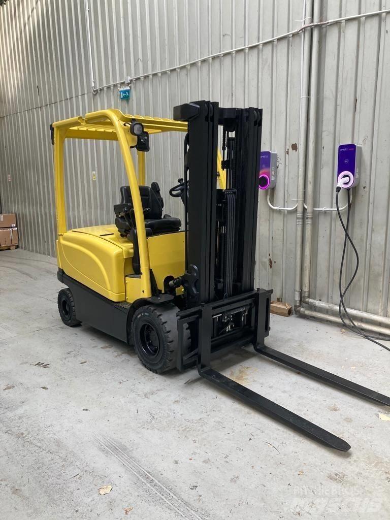 Hyster J2.5XN Stivuitor electric