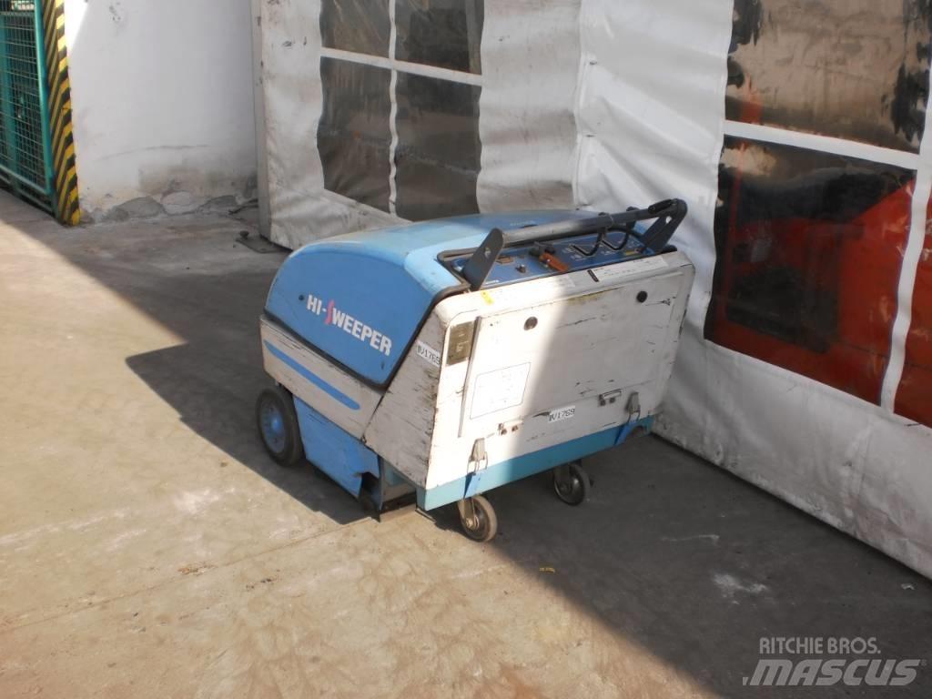 Toyota 4QBW9     V-1769 Utilaje întreţinere terenuri - Altele