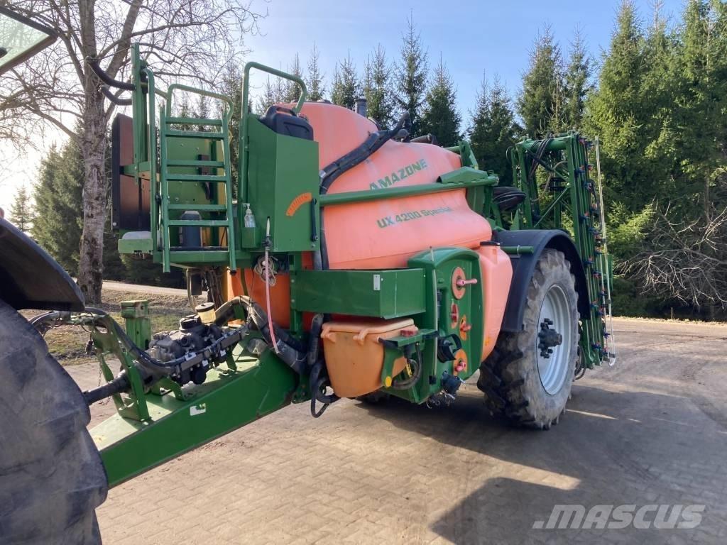 Amazone UX 4200 24 m Tractoare agricole sprayers