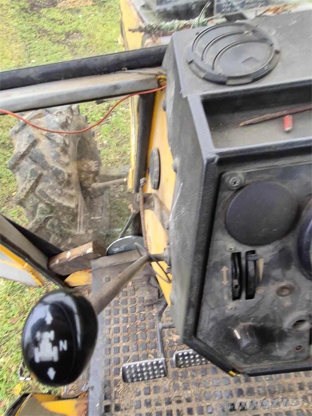 Valtra 715M Tractoare