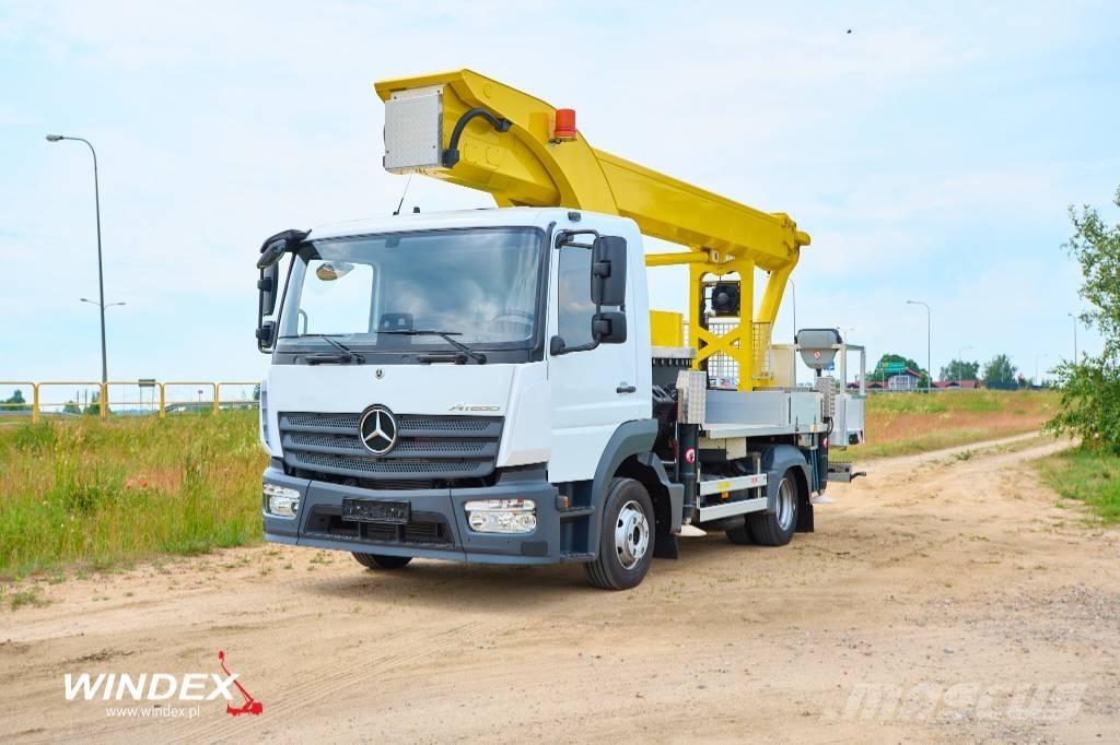 Palfinger P 300 KS Platforme aeriene montate pe camion