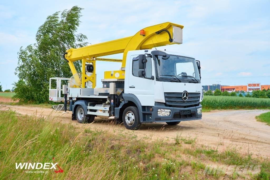 Palfinger P 300 KS Platforme aeriene montate pe camion