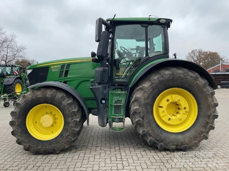 John Deere 6250R Tractoare