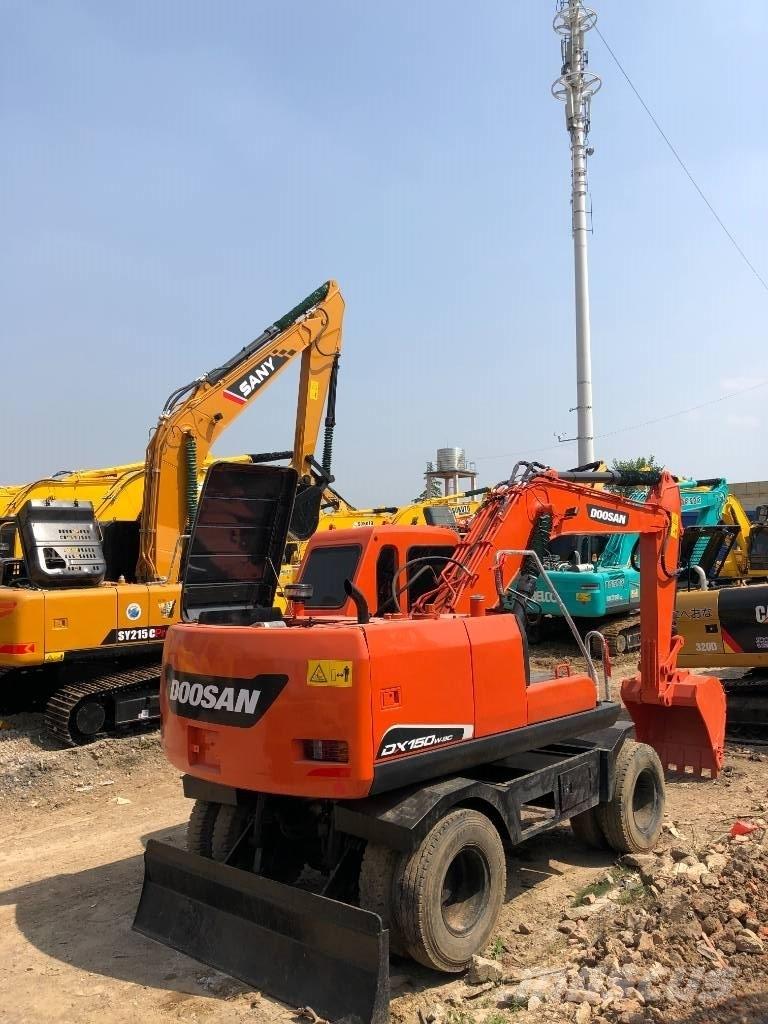 Doosan DX150W Excavatoare cu roti