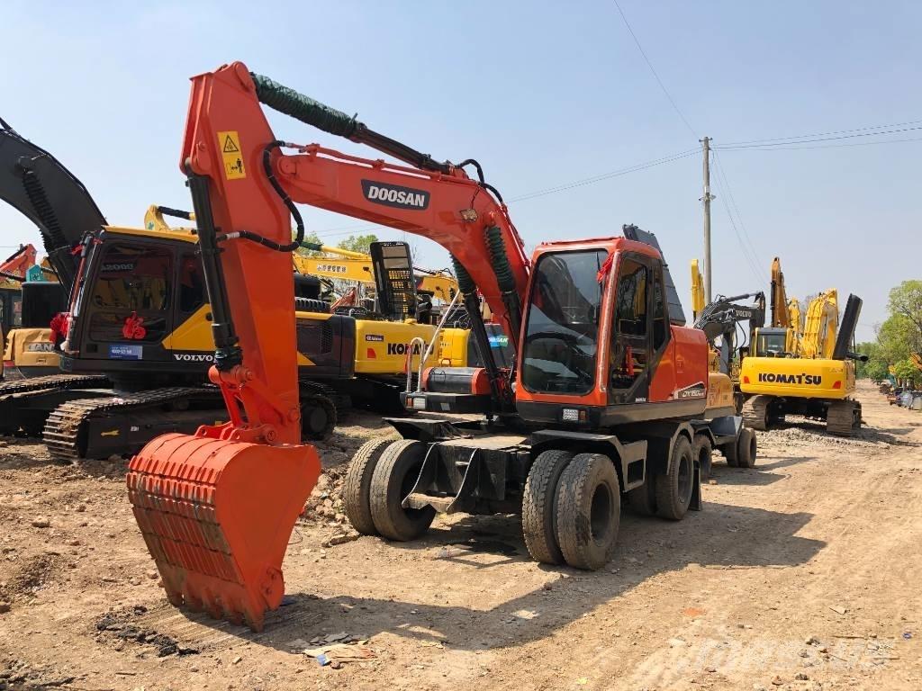 Doosan DX150W Excavatoare cu roti