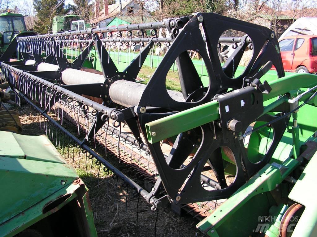 John Deere 618 R Combine capete pentru culegatoare