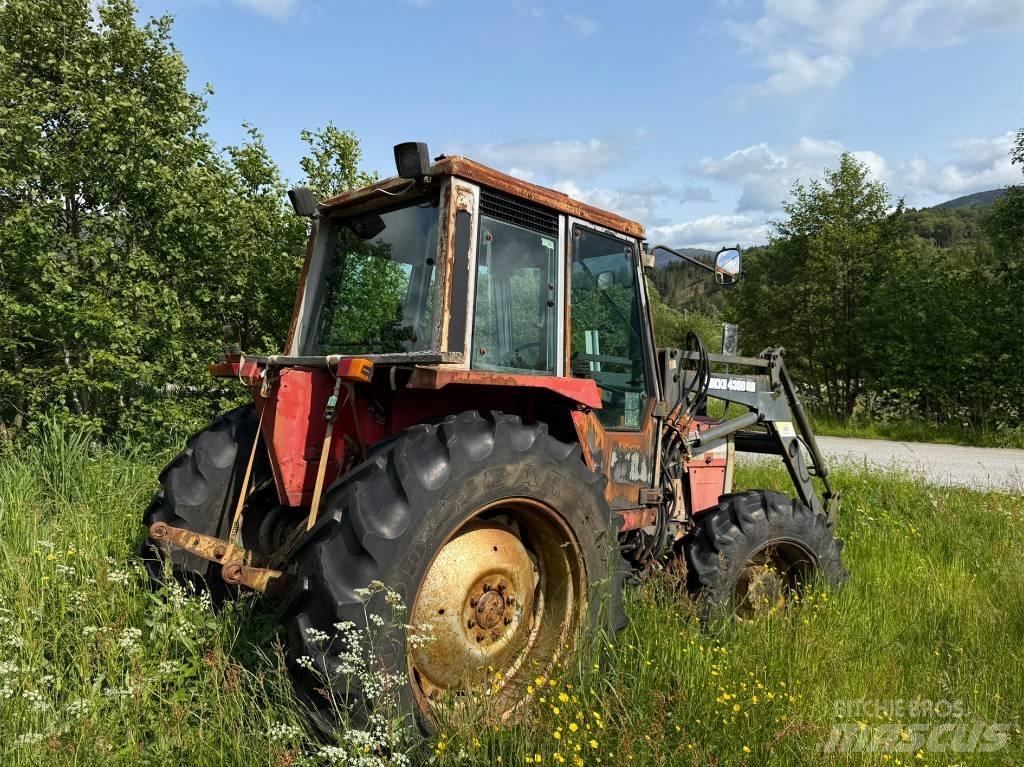 Massey Ferguson 675 Tractoare