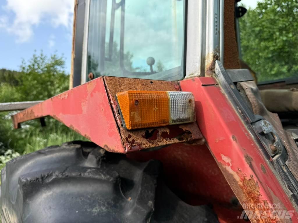 Massey Ferguson 675 Tractoare
