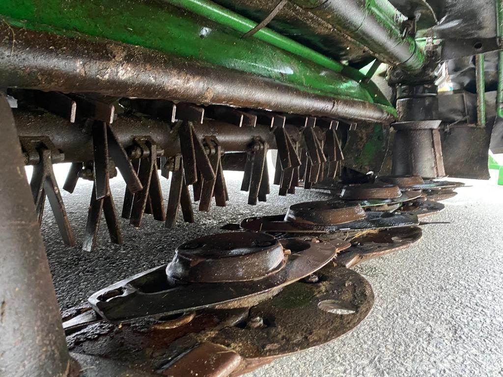 John Deere 324 Cositoare de iarba
