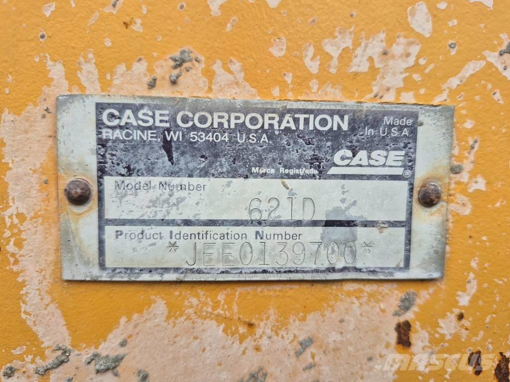 CASE 621 D Incarcator pe pneuri