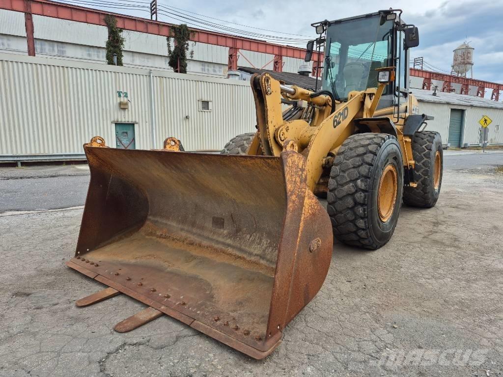 CASE 621 D Incarcator pe pneuri