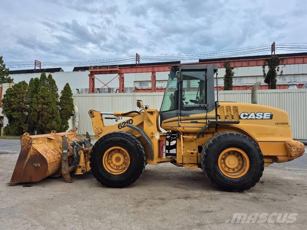 CASE 621 D Incarcator pe pneuri