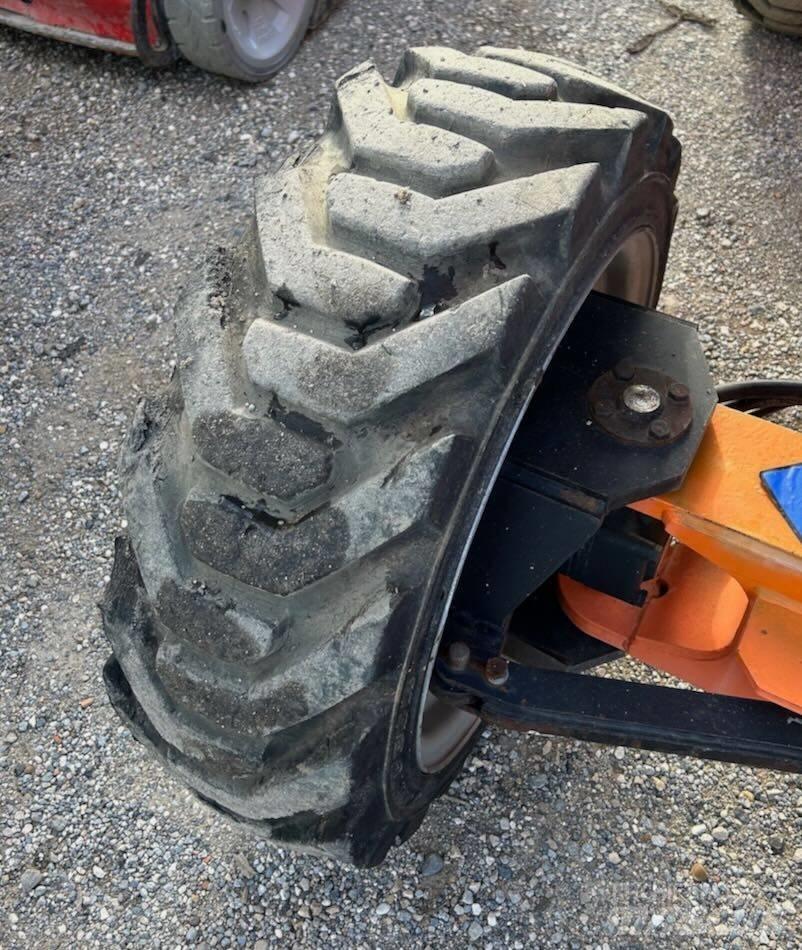 JLG 340 AJ Nacele cu brat articulat