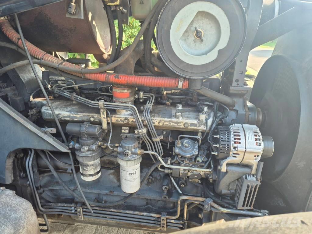 New Holland 8360 Tractoare