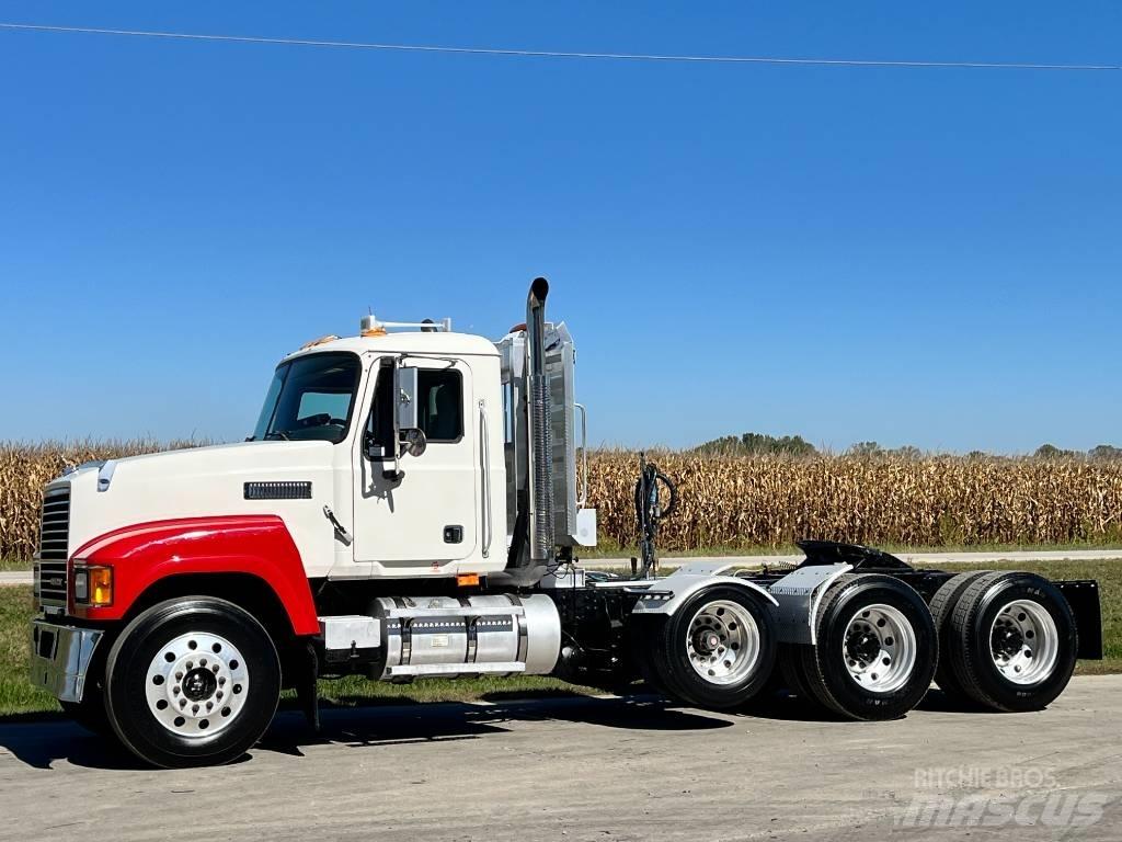 Mack CHU 613 Autotractoare