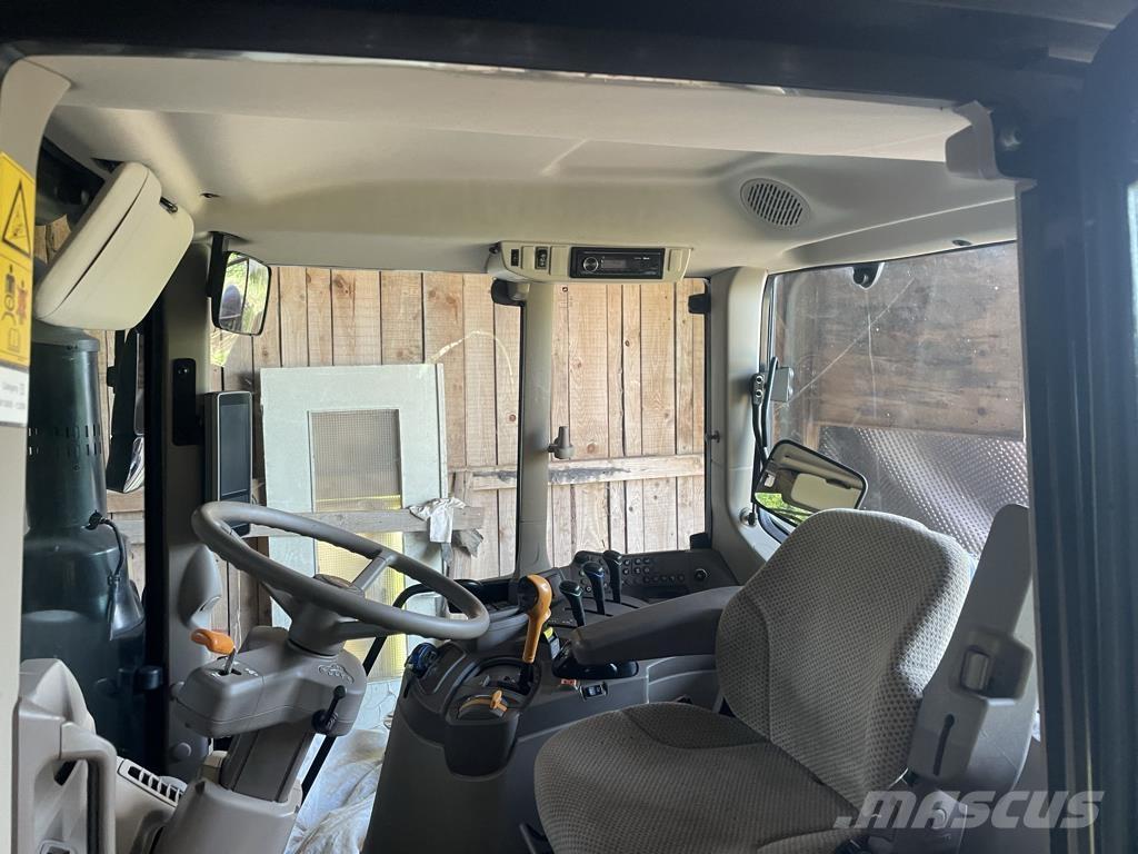 John Deere 6110M Tractoare