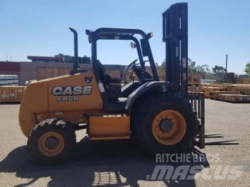 CASE 586H Masini de teren dificil
