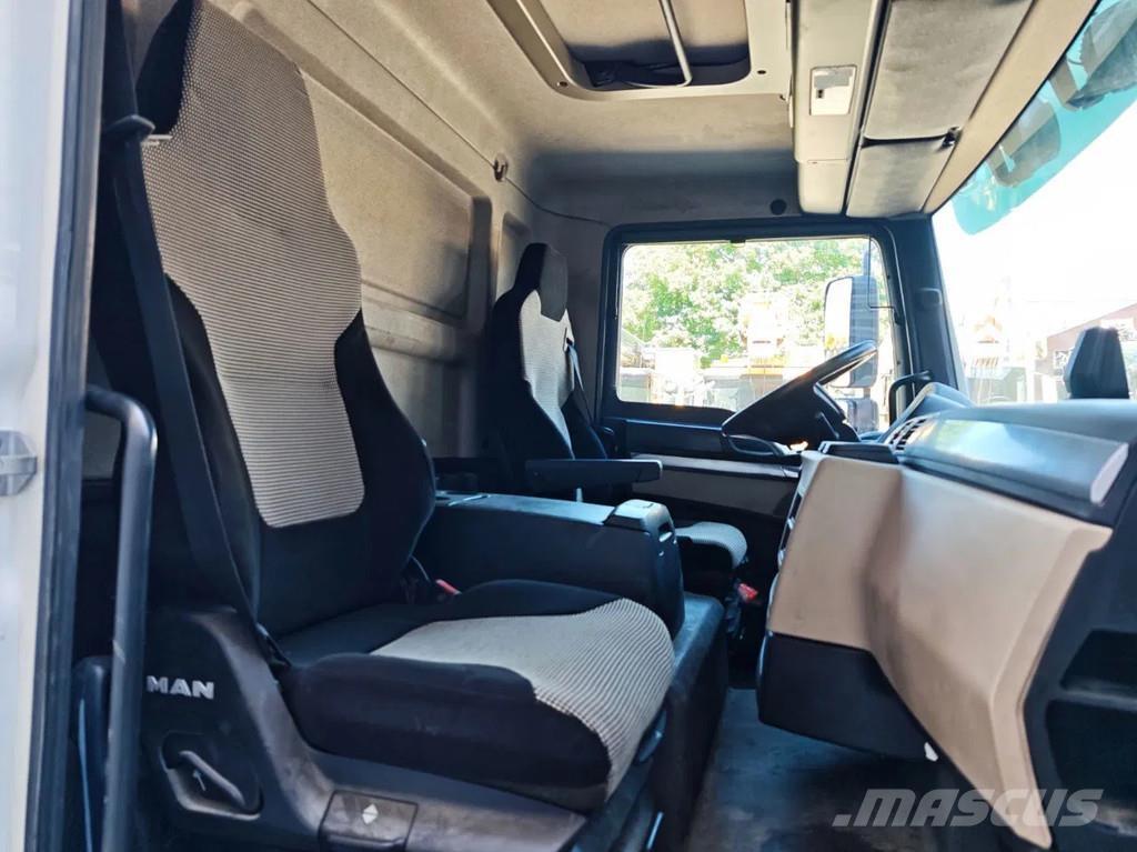 MAN TGL 8.220 4x2 Camion cabina sasiu