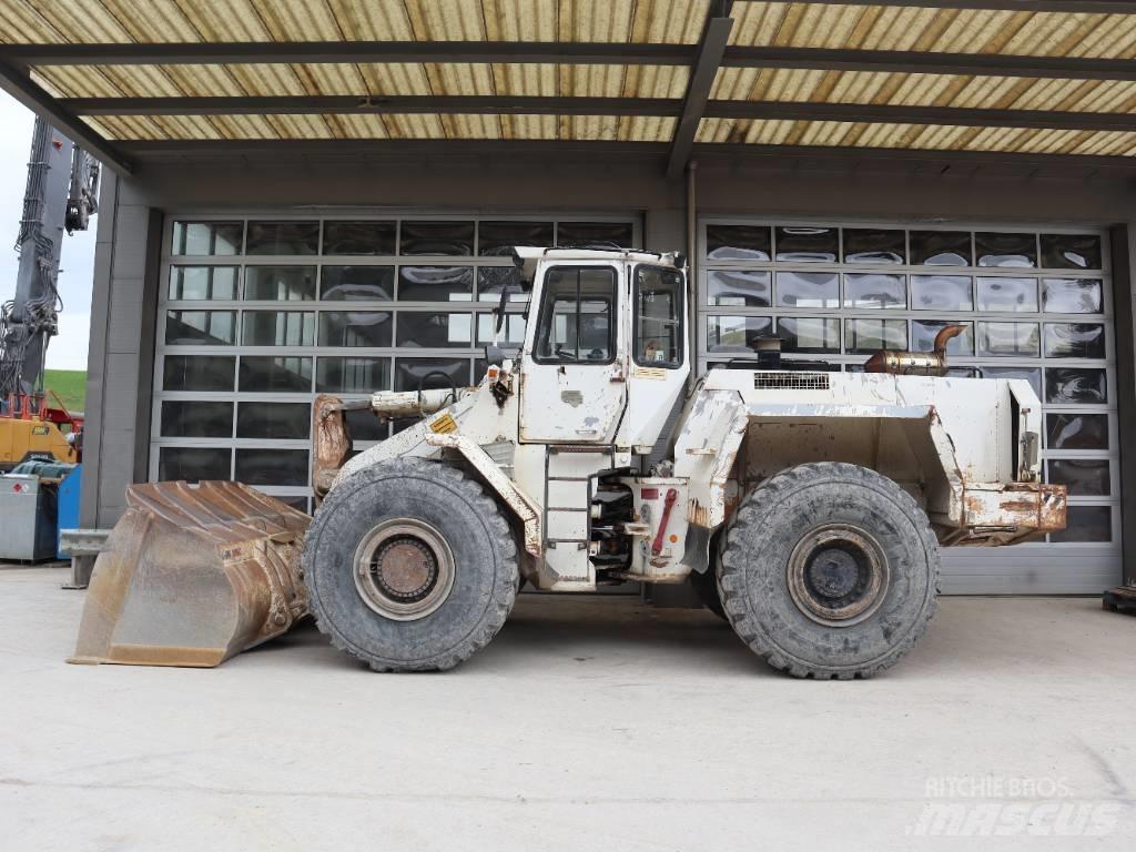 Liebherr L 551 Incarcator pe pneuri