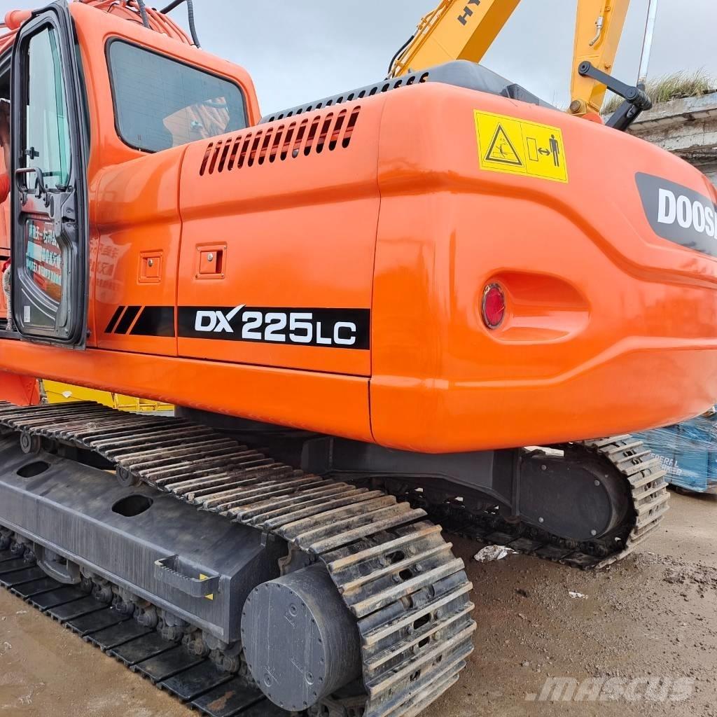 Doosan DX 225 Excavatoare pe șenile

