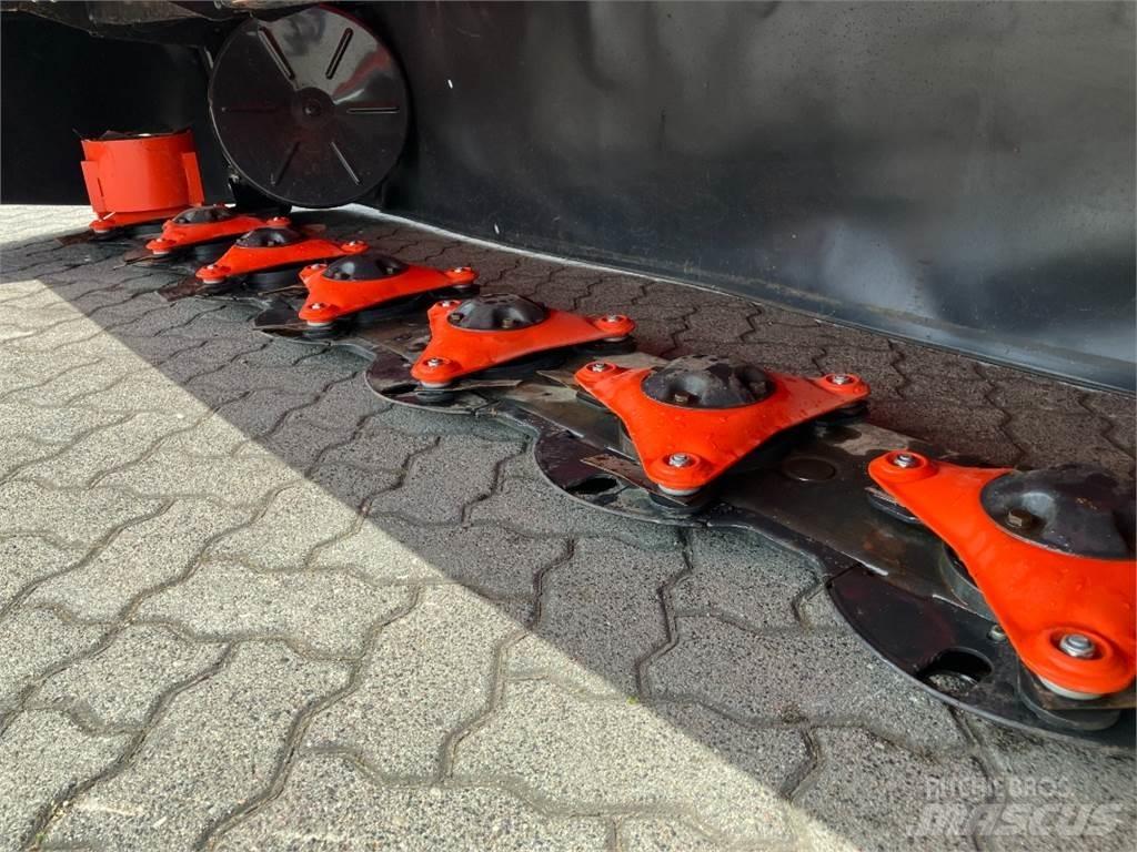 Kubota DM4032 Cositoare de iarba cu umidificator