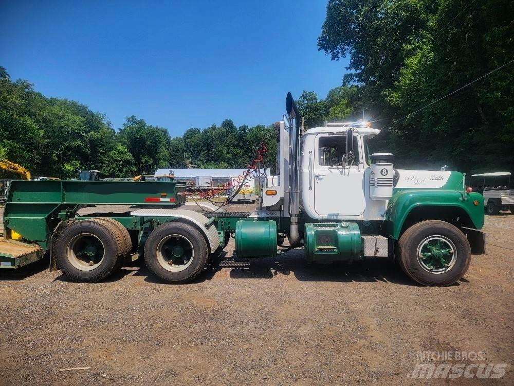 Mack R 688 ST Autotractoare