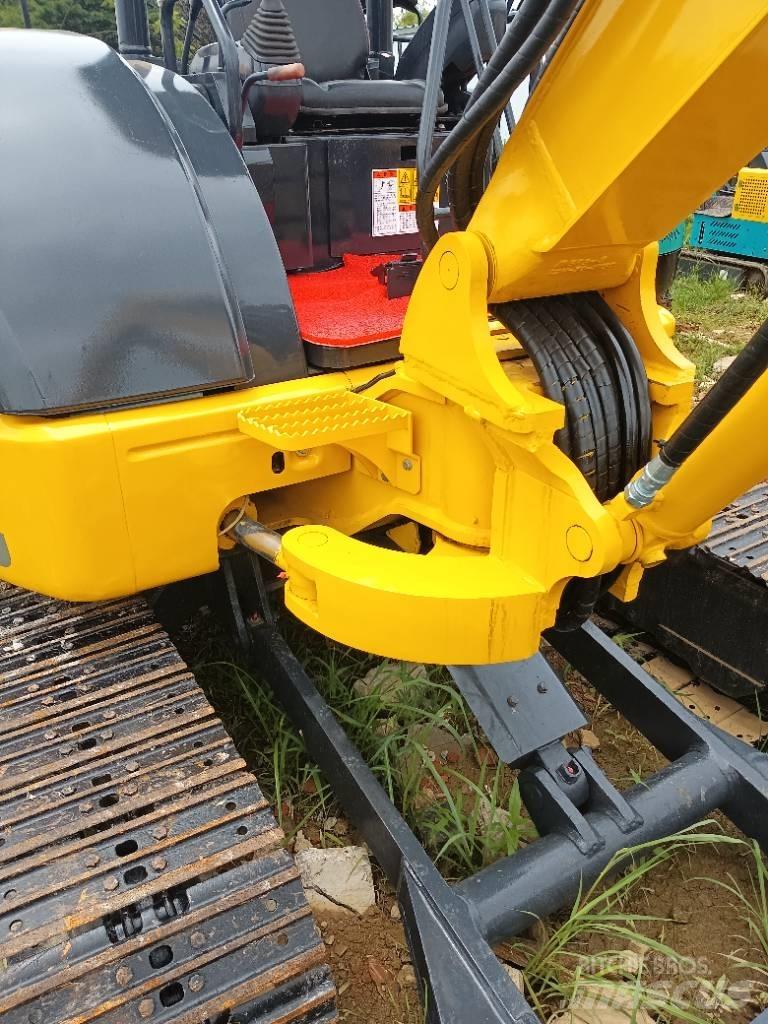 Komatsu PC 40 Excavatoare pe șenile
