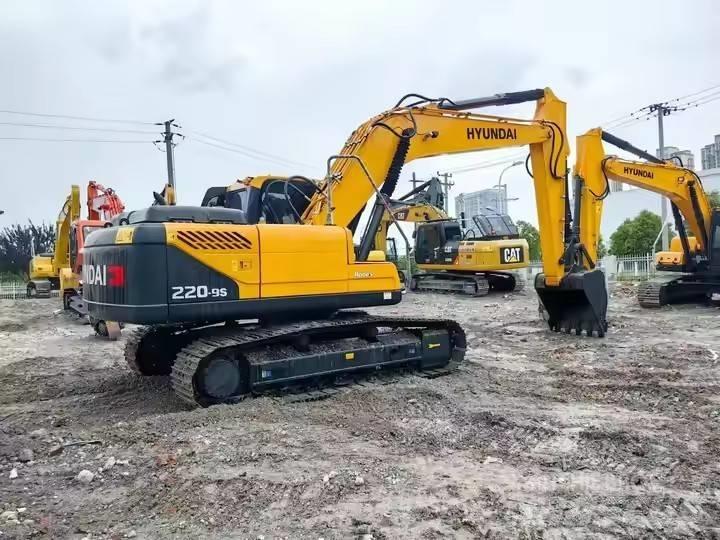 Hyundai 220-9S Excavatoare pe șenile
