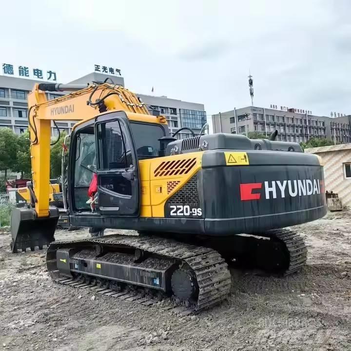 Hyundai 220-9S Excavatoare pe șenile
