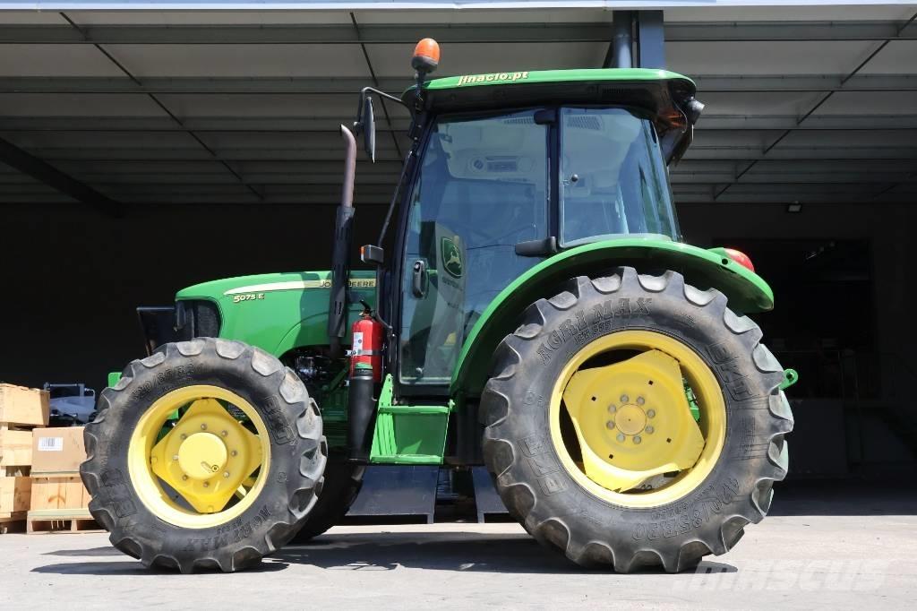 John Deere 5075 E Tractoare