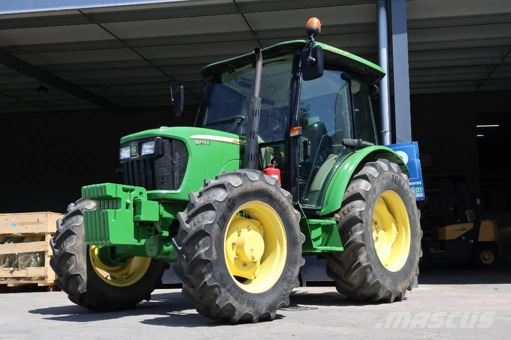 John Deere 5075 E Tractoare
