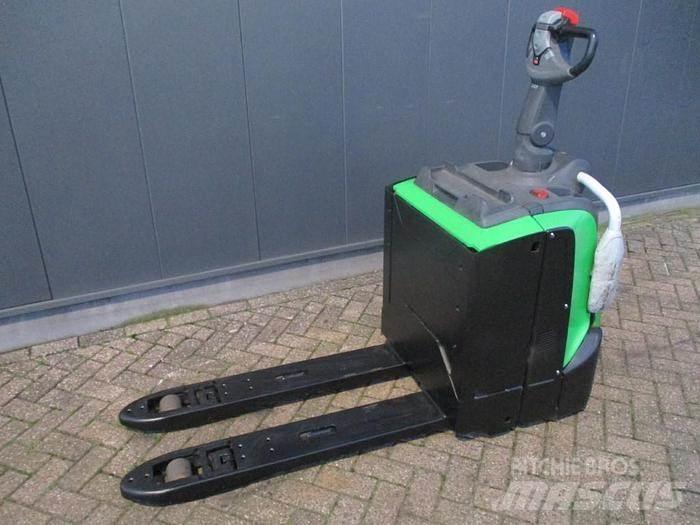 Cesab P320 Transpaleta cu platforma