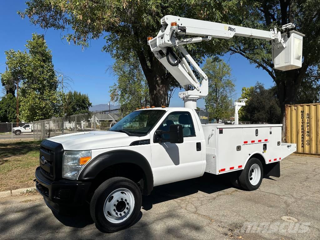 Altec AT 235 Platforme aeriene montate pe camion