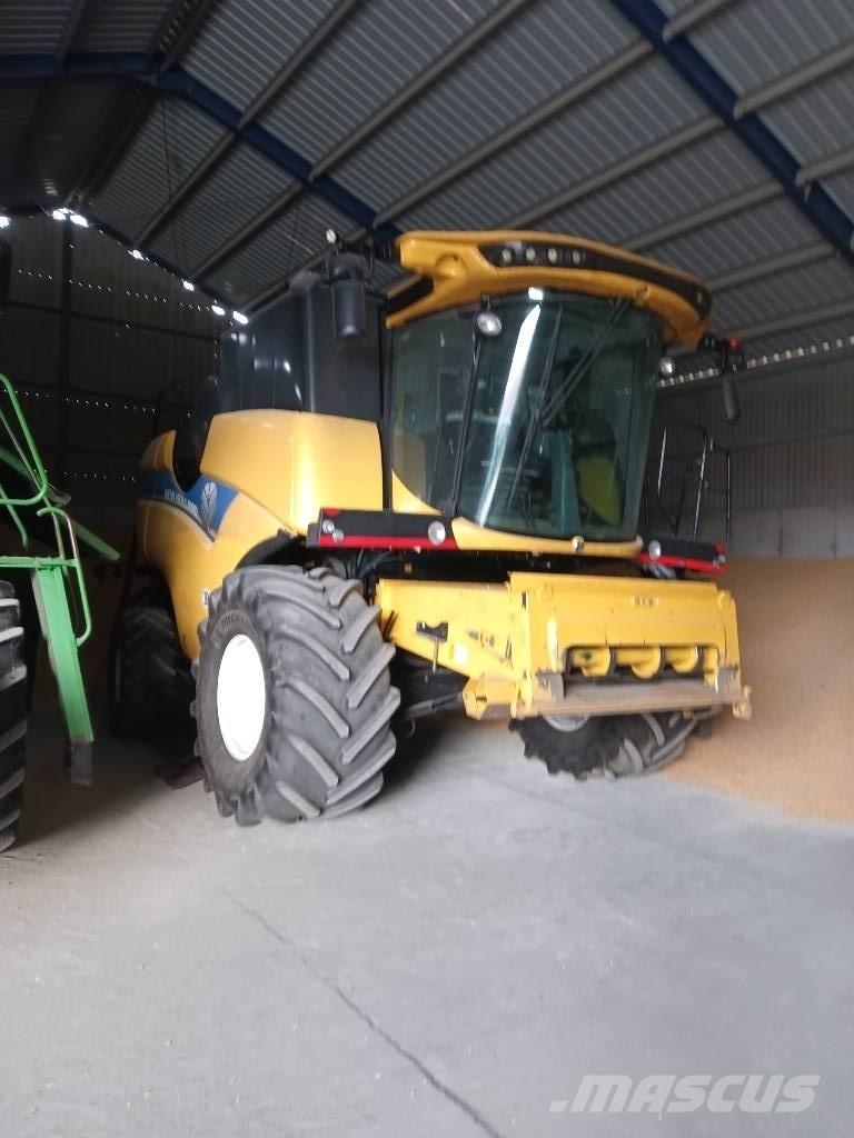 New Holland Cx 6.90 Combine de secerat