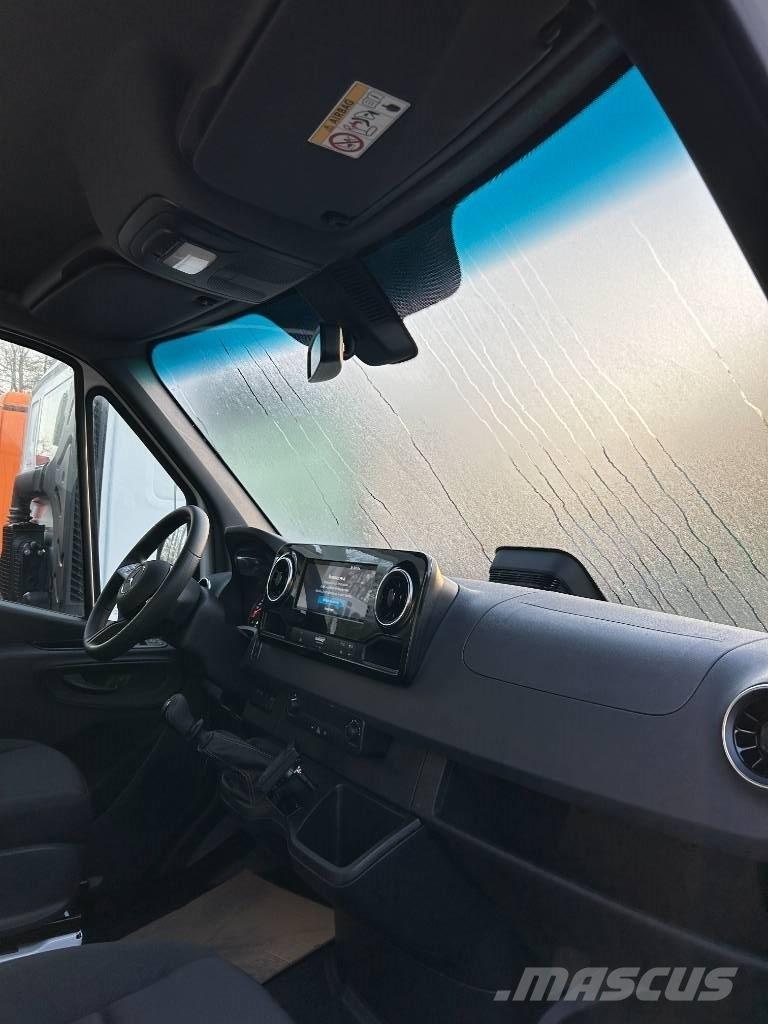 VERSALIFT V-200 Platforme aeriene montate pe camion