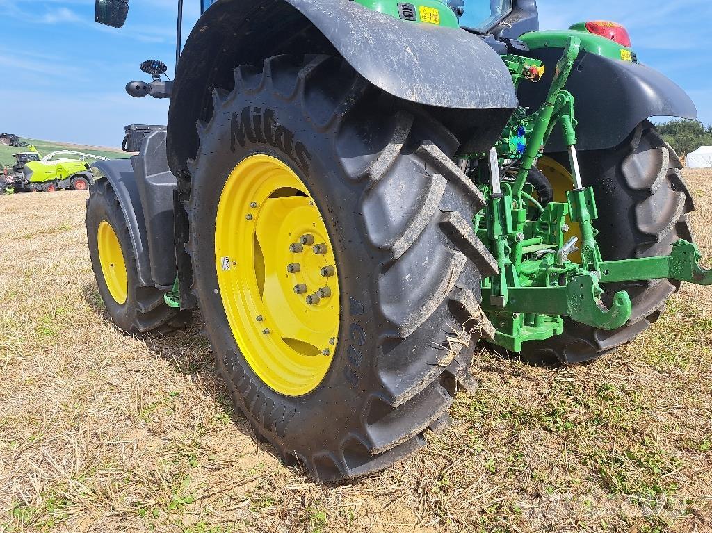 John Deere 6110M Tractoare