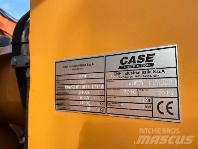 CASE 921F Incarcator pe pneuri