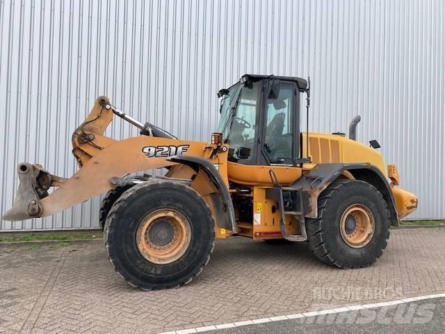 CASE 921F Incarcator pe pneuri