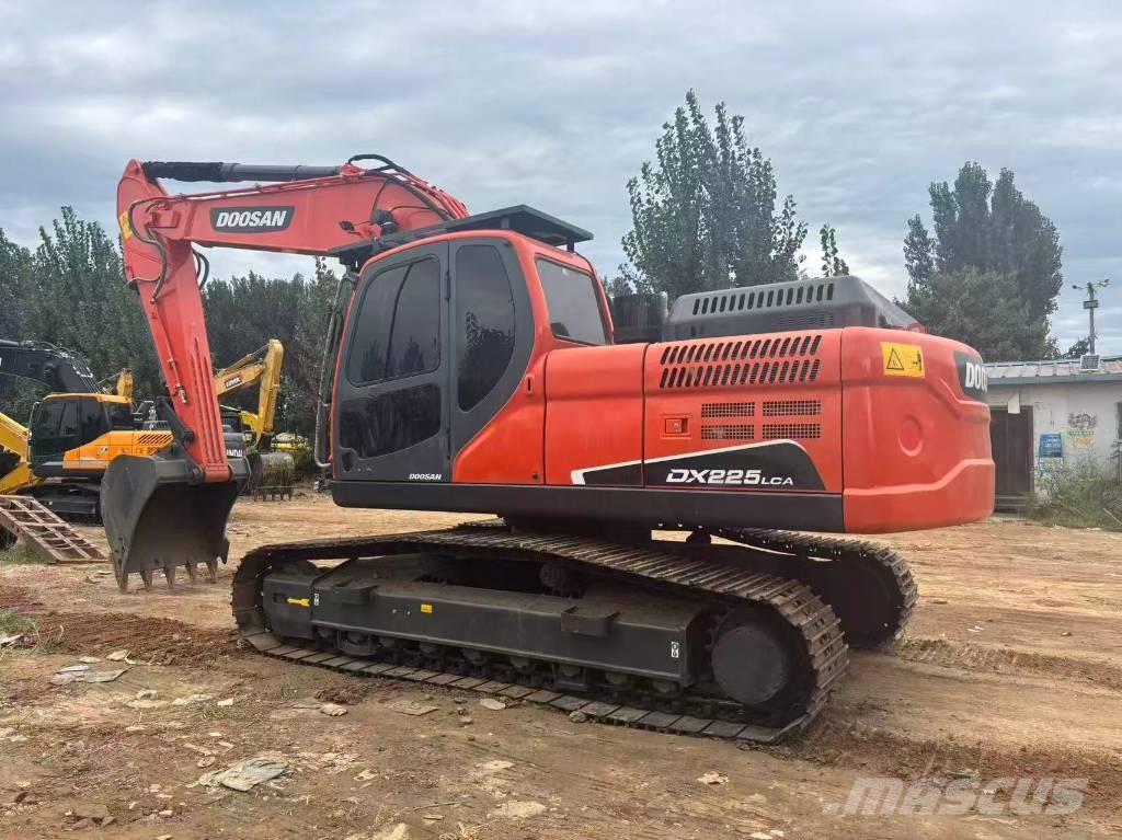Doosan DX 225 Excavatoare pe șenile

