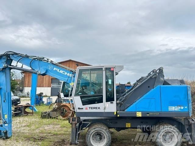 Fuchs MHL 320 Paleta de manipulare