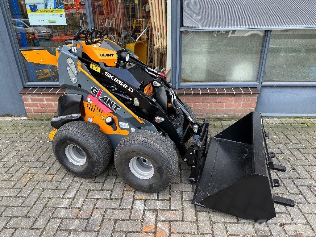GiANT SK252 skid Excavatoare speciale
