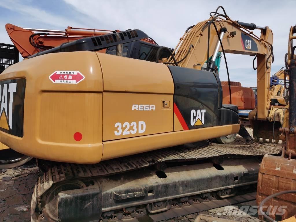 CAT 323D Excavatoare pe șenile
