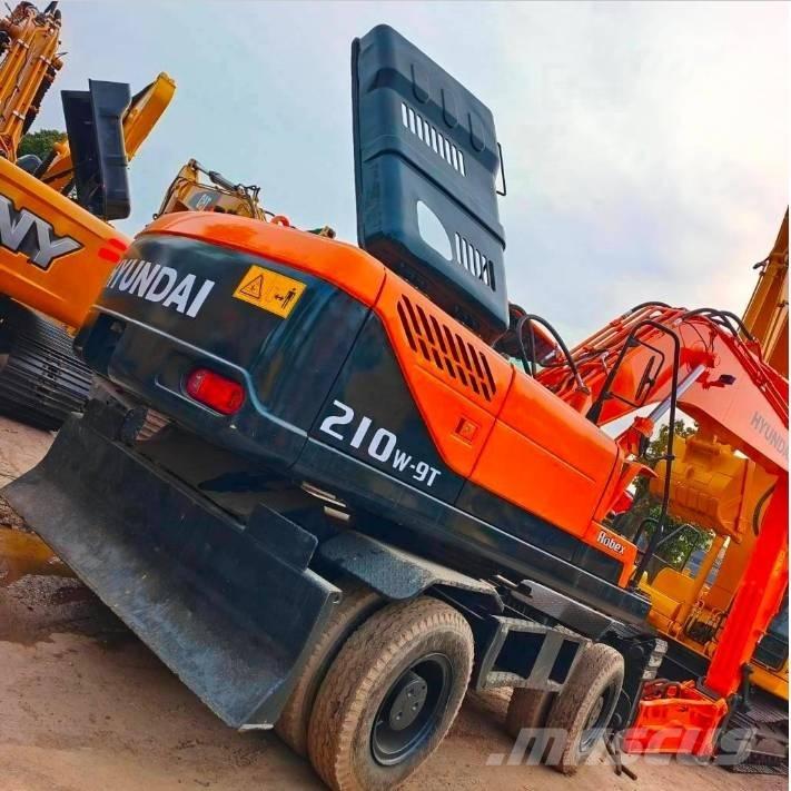 Hyundai 210W-9 Excavatoare cu roti