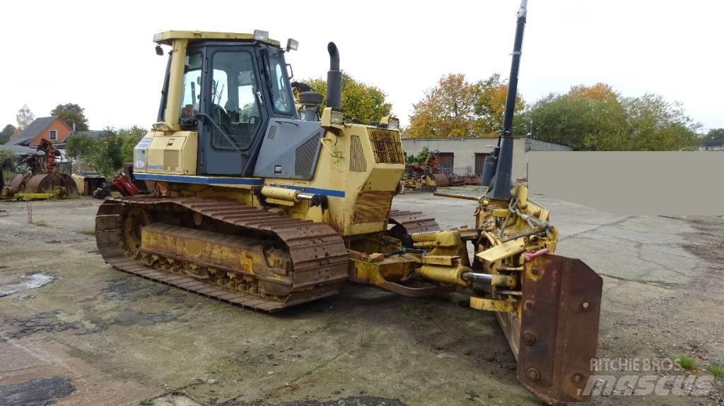 Komatsu D 41 P-6 Buldozere pe senile