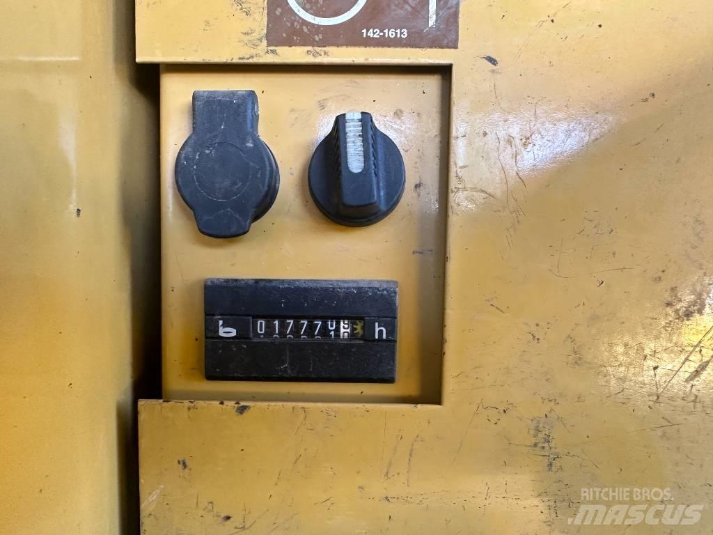 CAT M 320 VAH Excavatoare cu roti
